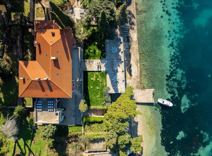 Cavtat Wine Experience: Tasting at Wine Bar Banac - Best for: wine-and-food lovers who want a calm setting