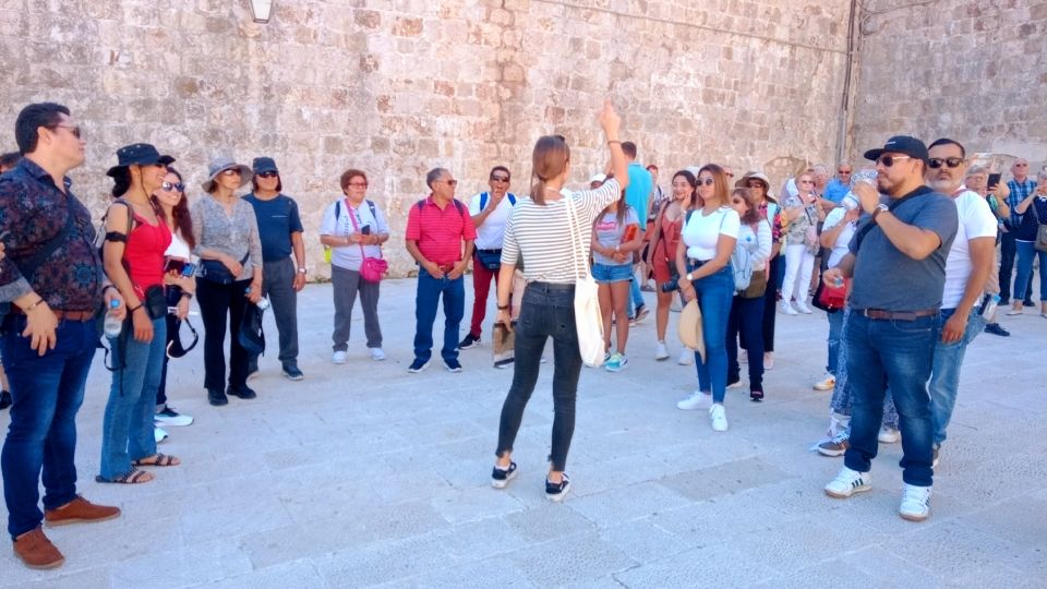 Dubrovnik: 1.5-Hour Guided Old Town Walking Tour - Outside-the-Walls Warm-Up: Fort Lovrijenac and Bokar