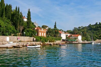 Dubrovnik: 3 Islands Boat Tour with Lunch & drinks(FR, ES, EN) - Getting to the Boat: Green Market timing and pickup reality