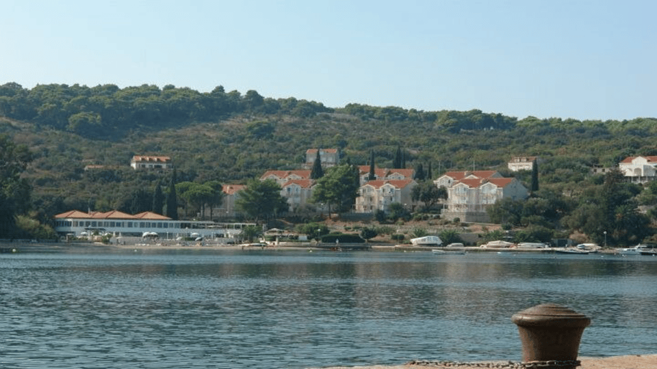 Dubrovnik: Elaphiti Islands Boat Cruise with Lunch & Drinks - The island itinerary: three stops with different vibes