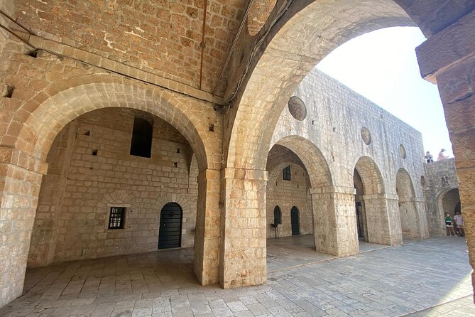 Dubrovnik Game Of Thrones self-guided tour with mobile app - Using the App in Dubrovnik Old Town without Getting Stuck
