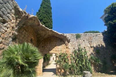 Dubrovnik Game Of Thrones self-guided tour with mobile app - Large Onofrio’s Fountain to Rector’s Palace: Where the Show Meets City Landmarks