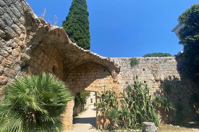 Dubrovnik Game Of Thrones self-guided tour with mobile app - Large Onofrio’s Fountain to Rector’s Palace: Where the Show Meets City Landmarks