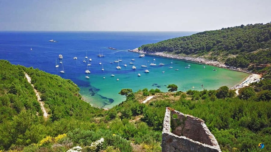Dubrovnik: Half-Day Boat Tour to Elaphite Islands 4h - Three Sister Cave and the payoff of clear water