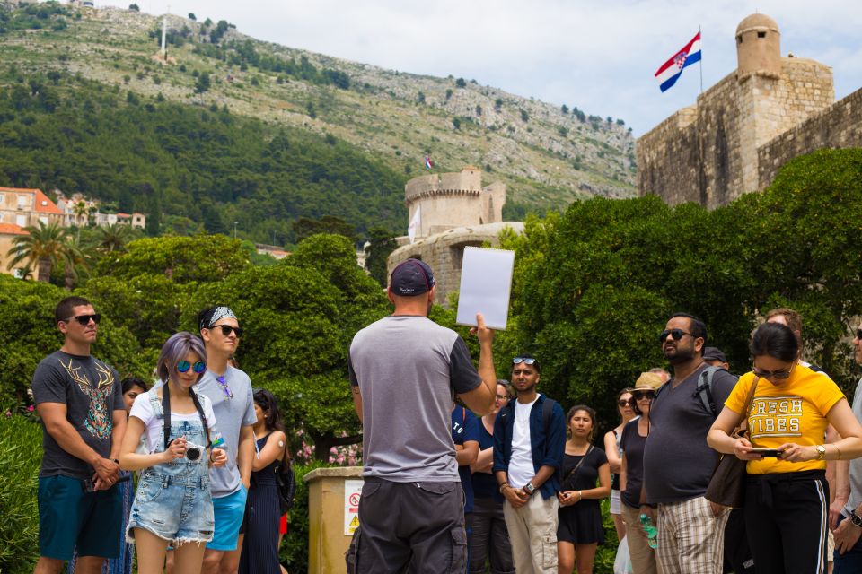 Dubrovnik Highlights & Game of Thrones Locations Tour - Finding the tour: Onofrio’s Fountain, red umbrella, and fast orientation