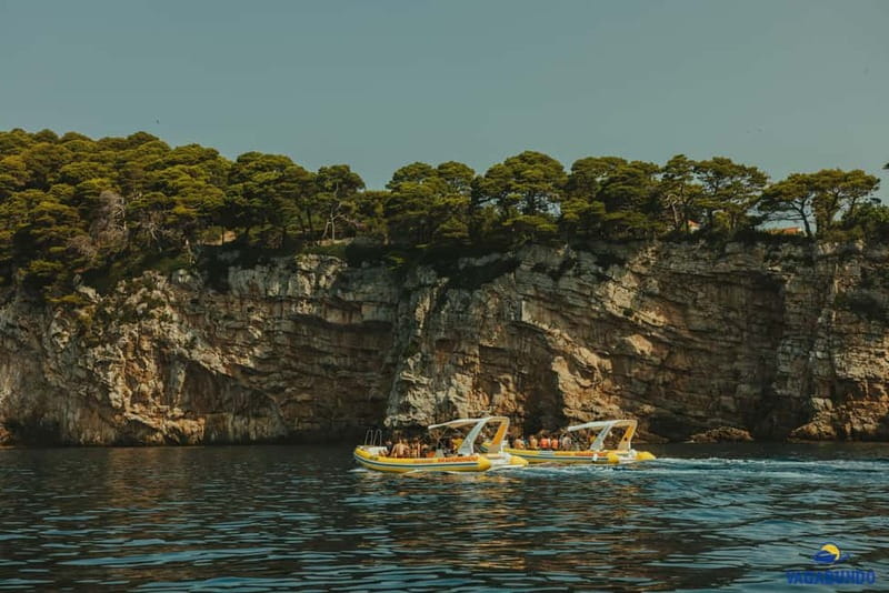 Dubrovnik: Morning Blue Cave speedboat tour with drinks - Snorkeling gear and instructor help in the cave