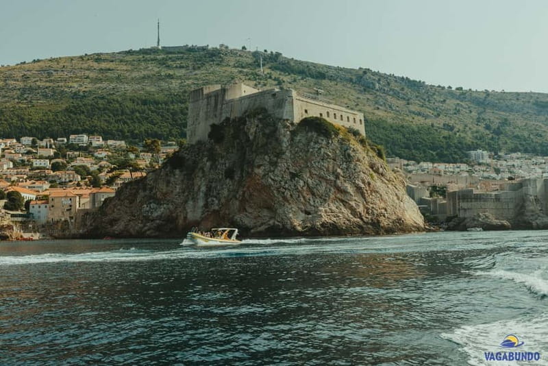 Dubrovnik: Morning Blue Cave speedboat tour with drinks - A short Dubrovnik Old Town moment: enough to tie it together