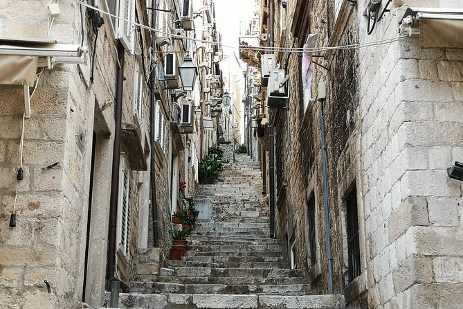 Dubrovnik Old City Walls Private Tour - City Harbor views and Buža Gate: where the strategy meets the drama