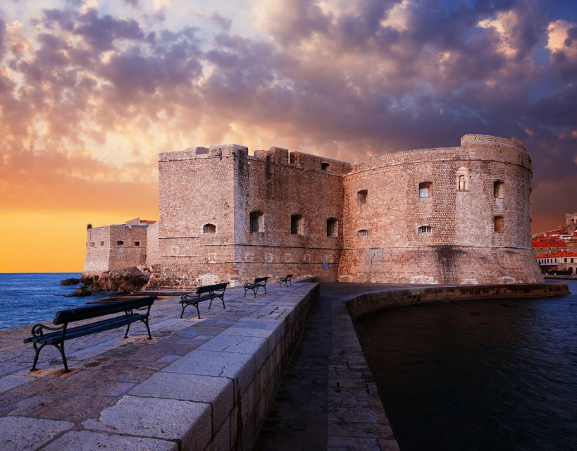 Dubrovnik: Old Town Highlights Guided Evening Walking Tour - Finding the start point at Pile Square (and getting your bearings)