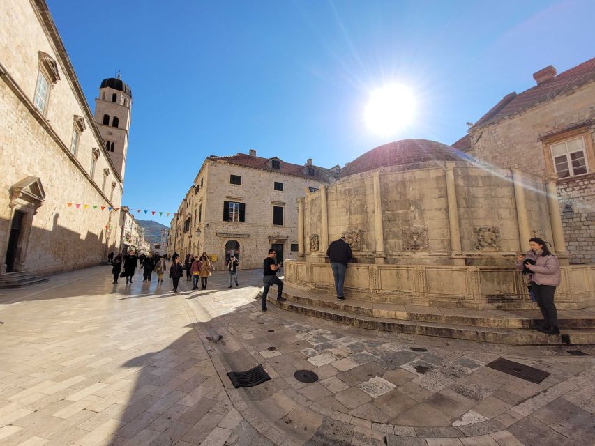 Dubrovnik: Old Town Highlights Tour with Audio Guide - Old Town at Walk-Speed: Architecture, Adriatic Views, and Film-Set Clues