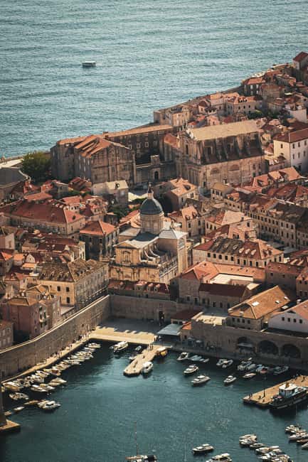 Dubrovnik Old Town History Tour: Early & Late Start - Finding the walk where the old town starts (Pile Square)