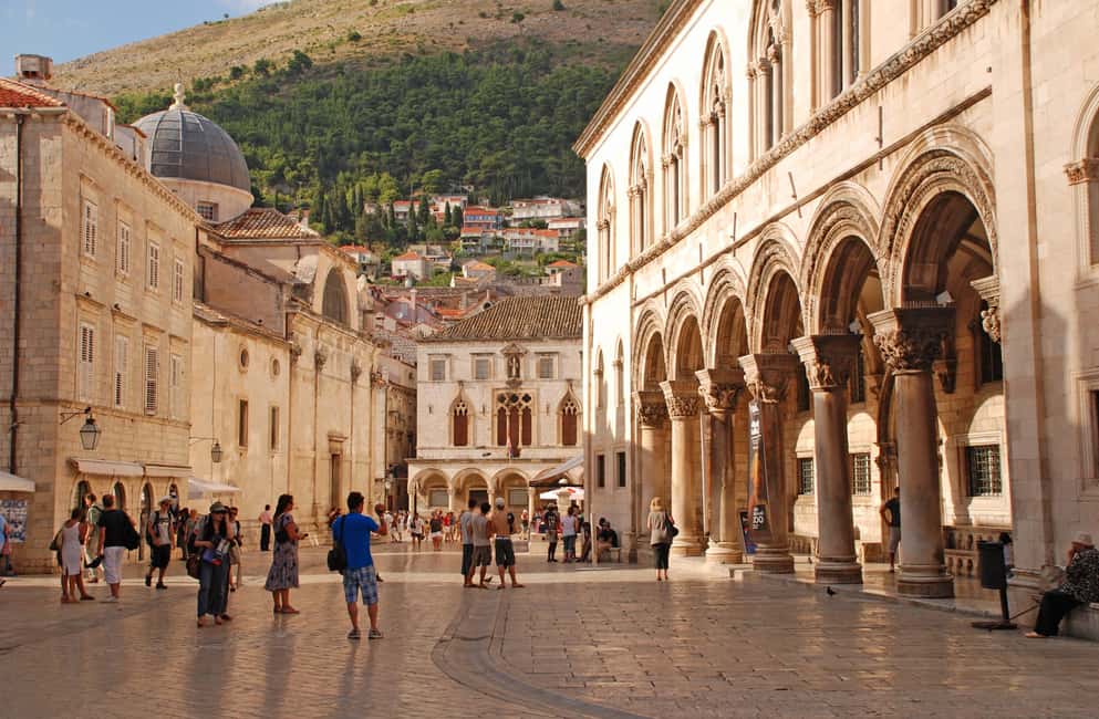 Dubrovnik Old Town History Tour: Early & Late Start - Orlando’s Column: civic symbolism you can read