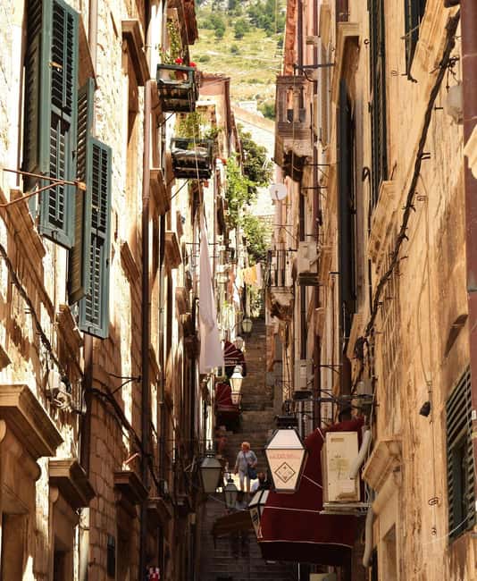 Dubrovnik Old Town History Tour: Early & Late Start - Turning into side alleys: where the detail lives