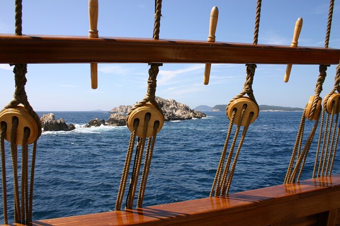Dubrovnik Old Town Walking Tour and Cruise with Karaka - Practical Comforts: Wi‑Fi, Toilets, and a Small-Group Feel