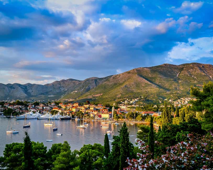 Dubrovnik: Panoramic Drive & Dubrovnik Old Town Walking Tour - Getting Your Bearings: Amerling Fountain and the Blue Umbrella