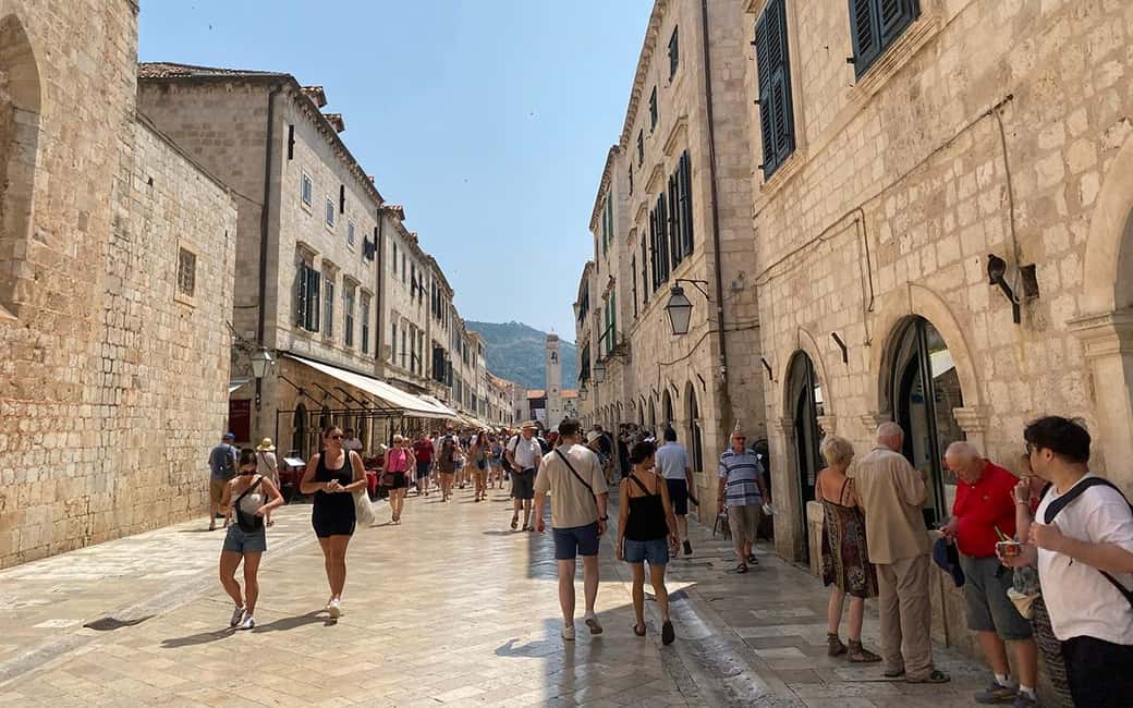 Dubrovnik: Pile Gate & Old Town with Spices and Hidden Gems - Onofrio’s Fountains and St. Saviour Church: small breaks with real meaning
