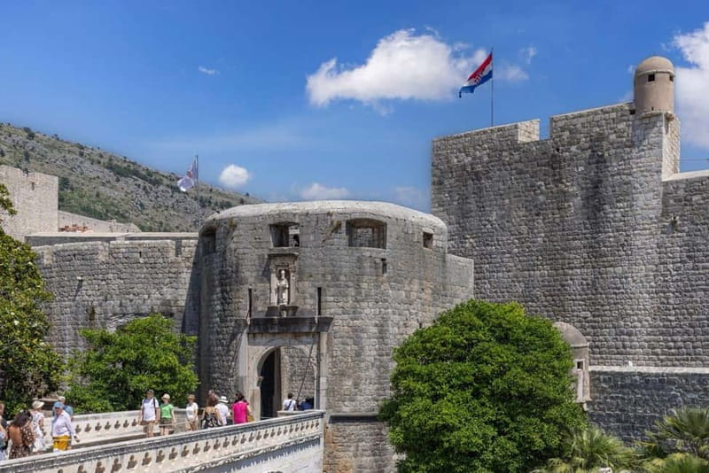 Dubrovnik: Pile Gate & Old Town with Spices and Hidden Gems - Orlando’s Column and Luža Square: quick hits with story value