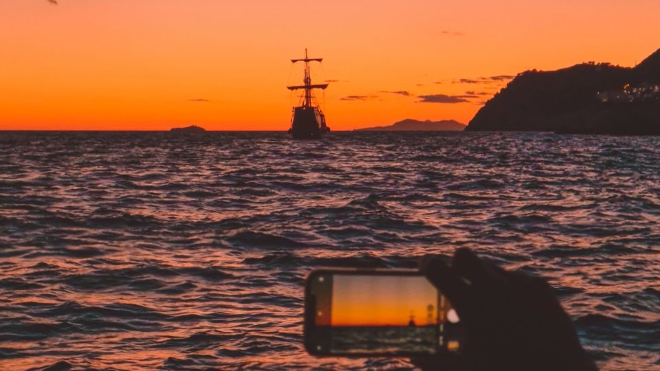 Dubrovnik: Private Boat Cruise at Sunset with Champagne - Sunset on Dubrovnik’s Coast: The Quick “Is This Worth It?” View