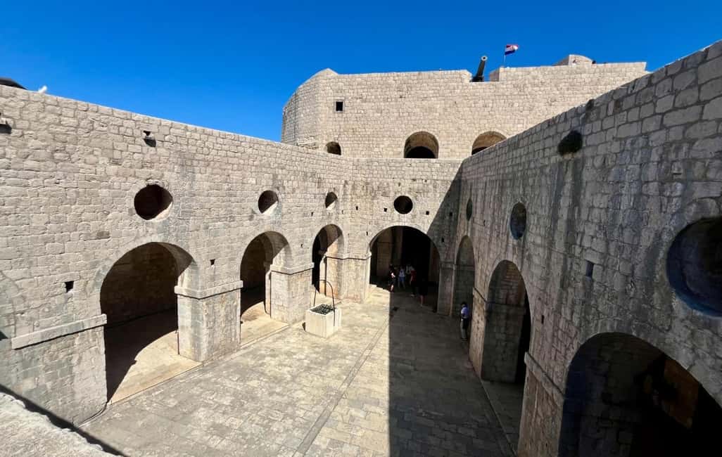 Dubrovnik: Private Game of Thrones Tour: Inside Look - The guide makes it feel personal: Edi’s storytelling style
