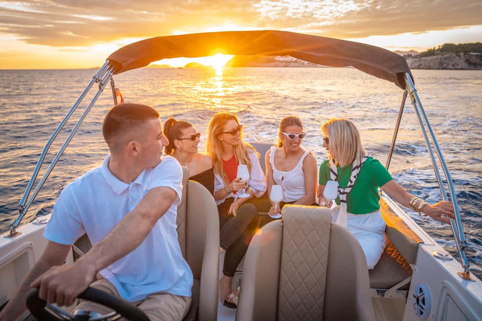 Dubrovnik Private Speedboat Tour to Elaphite Islands - Included comfort: drinks, towels, snorkel gear, and a skipper