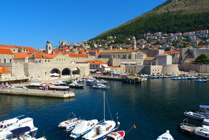 Dubrovnik Private walking tour of the Old Town w/ cruise transfer - Onofrio Fountain Area: Little Moments at the Big-Entry Gate
