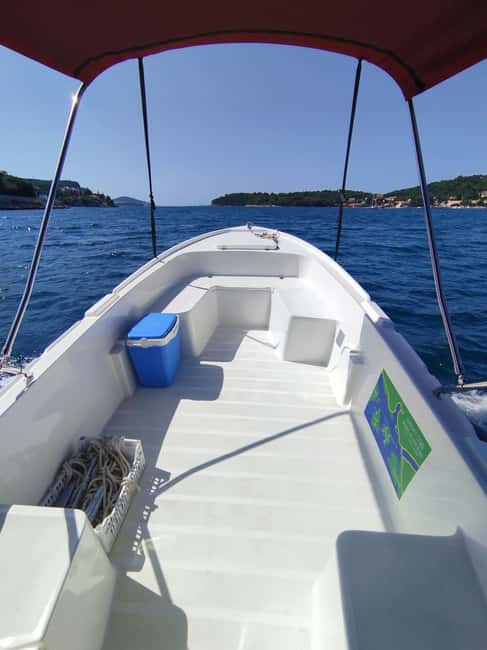 Dubrovnik: Rent a fun and easy to use boat without license - The Coolbox, Shade, and Onboard Comfort Details