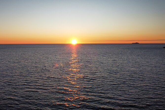 Dubrovnik Romantic Sunset Boat Tour - The onboard wine-and-snacks rhythm (and why it feels romantic)