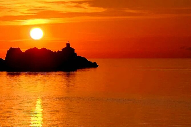 Dubrovnik Sunset Catamaran Cruise with drinks - Included drinks, wine, and snacks: good for the sail, know the trade-offs