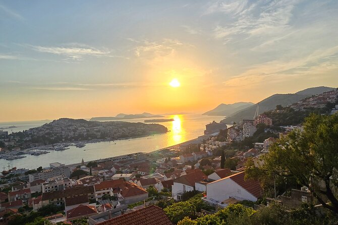 Dubrovnik Sunset Tour with Scenic Views and Local Wine - The Sunset Stop Over the Elafiti Islands: Golden Light on Your Schedule