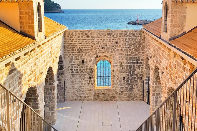 Dubrovnik walking history tour - Onofrio’s Fountain: the aqueduct story that makes the city make sense