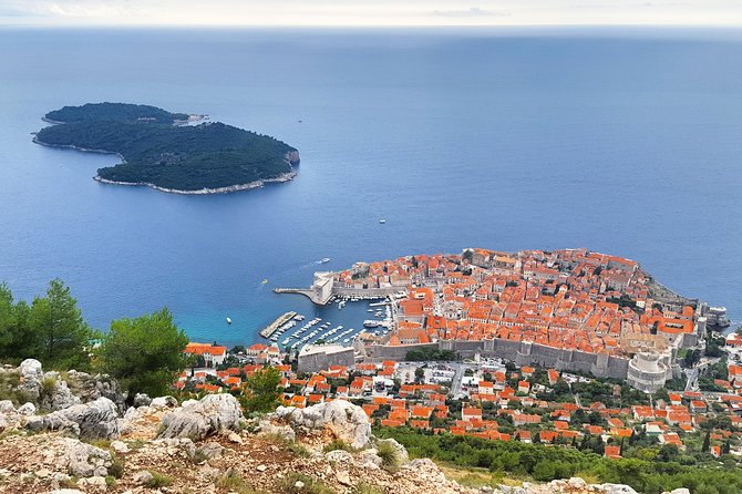 Dubrovnik walking history tour - Orlando’s Column: freedom written in stone