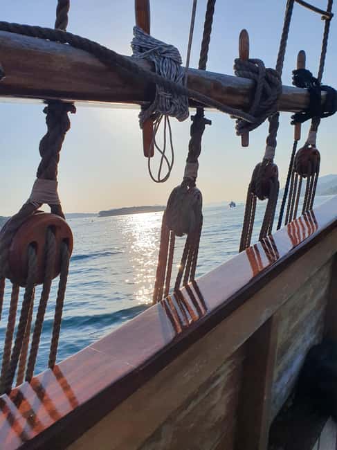 Dubrovnik walking tour and cruise on Karaka ship - Arrival at the Old City Port: Where Your Walk Starts