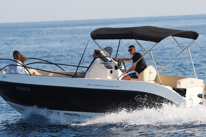 Dubrovnik:Blue cave and sandy beach Sunj with a private speedboat - Captain Ivan: the skills that turn a boat trip into a calm one