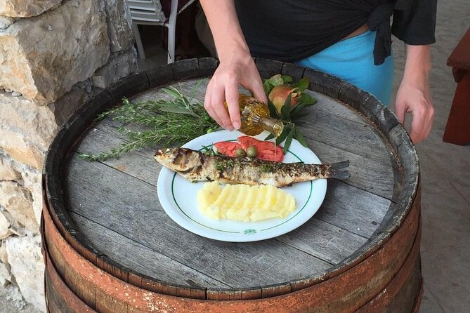 Elaphite Islands Cruise with Local Gastronomy at Captain's House - Getting on the boat: meeting point and avoiding dock stress
