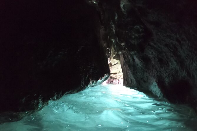 Elaphiti Island private boat tour - Drinks, snorkeling gear, and what’s not included