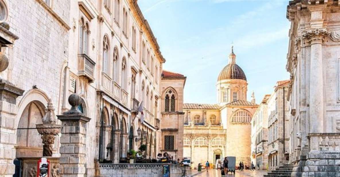 Group tour: Dubrovnik Walking Tour (1h duration, 9:30am, 6pm - The Guide Is the Real Value (Desa and Andrea Stand Out)