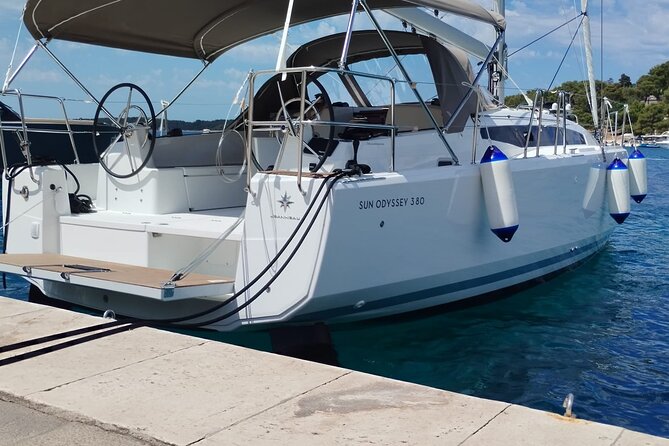 Islands Tour on Luxurious Jeanneau Sun Odyssey - Šunj Beach: fine sand and a simple meal option