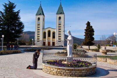 Međugorje and Apparation Hill Private Tour From Dubrovnik - The walk and the viewpoint: how to make your time on the hill worthwhile
