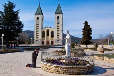 Međugorje Private Tour from Dubrovnik visiting Apparition Hill - Apparition Hill in Medjugorje: Free Admission and a Real Walk