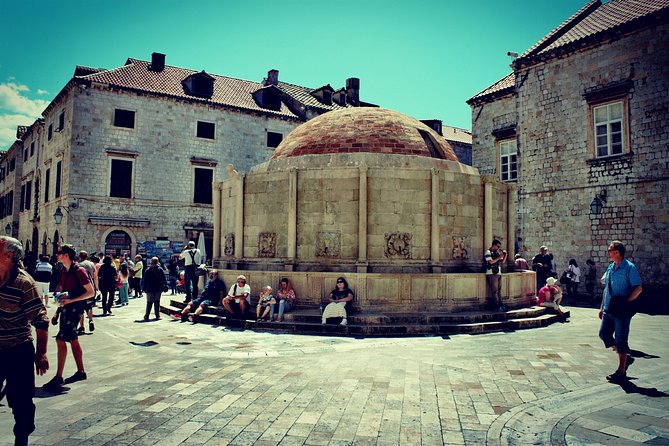 Old Town Secrets Walking Tour - Pile Gate: defenses, siege damage, and independence-war context