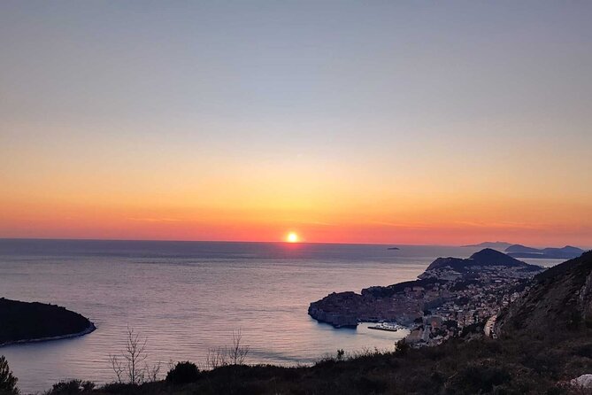 Panoramic Sunset Hike - The hillside hike and the Walls viewpoint you actually remember