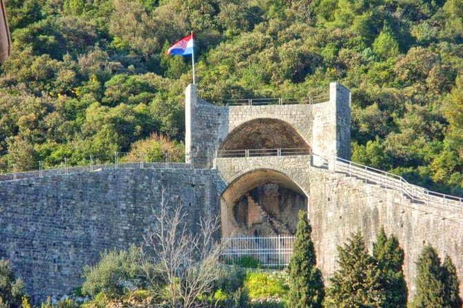 Pelješac Wine, Beach and Lunch - Relaxing Tour from Dubrovnik - Matuško Winery and the red star Dingač