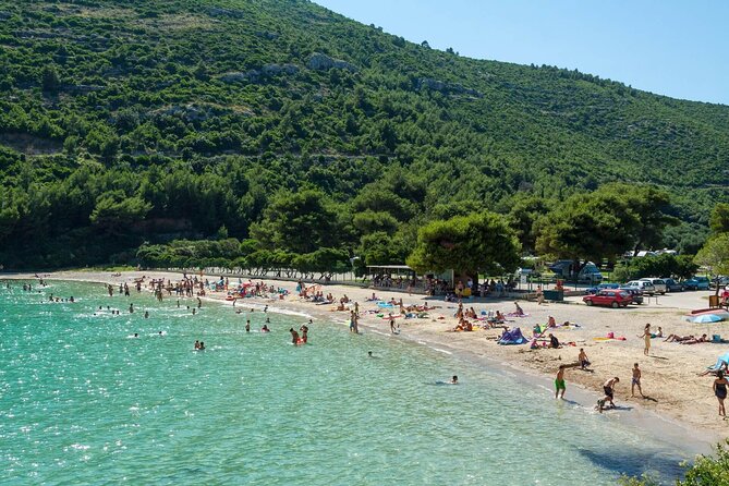 Pelješac Wine, Beach and Lunch - Relaxing Tour from Dubrovnik - Villa Wind lunch: oysters, Buzara mussels, grilled fish or meat, and dessert