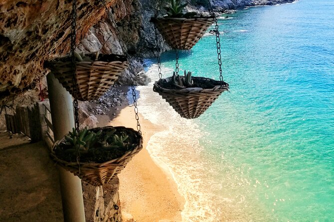 Picnic on Croatian Secret Beach - Cold bag snacks and soda: small touches that change the day