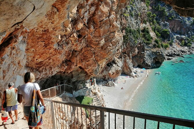 Picnic on Croatian Secret Beach - The 500 m descent: what you’re really signing up for