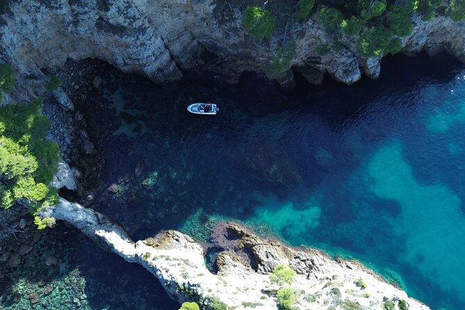 Private Elaphiti Islands Tailor-Made Boat Tour 4h -All inclusive - The core idea: caves, beaches, and calm sea time