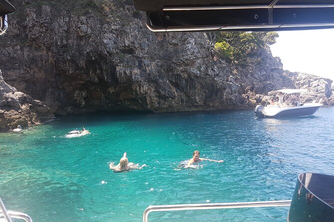 Private Speedboat Guided Tour: Explore the best of Dubrovnik Islands - Drinks and lunch: what’s included, what’s on you