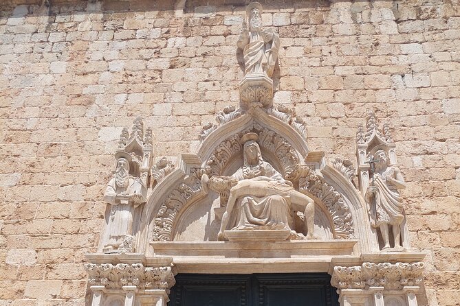 Private Walking Tour in Dubrovnik with Guide - Getting oriented: Amerling Fountain to an easy return loop