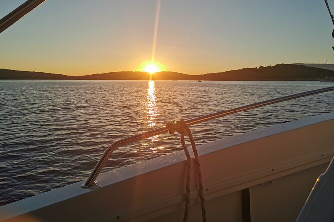 Rent a luxury speed boat for great fun on this Elaphiti Islands tour - Price and value: $842 per group for up to 12