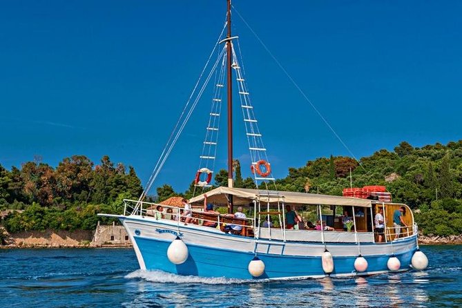 Rent a Traditional Wooden Boat (64 pax) - Boat Size, Comfort, and What “64 Pax” Means for Your Day